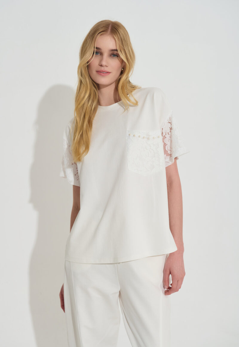 T-Shirt με Δαντελένια στα Μανίκια και Τσέπη με Πέρλες