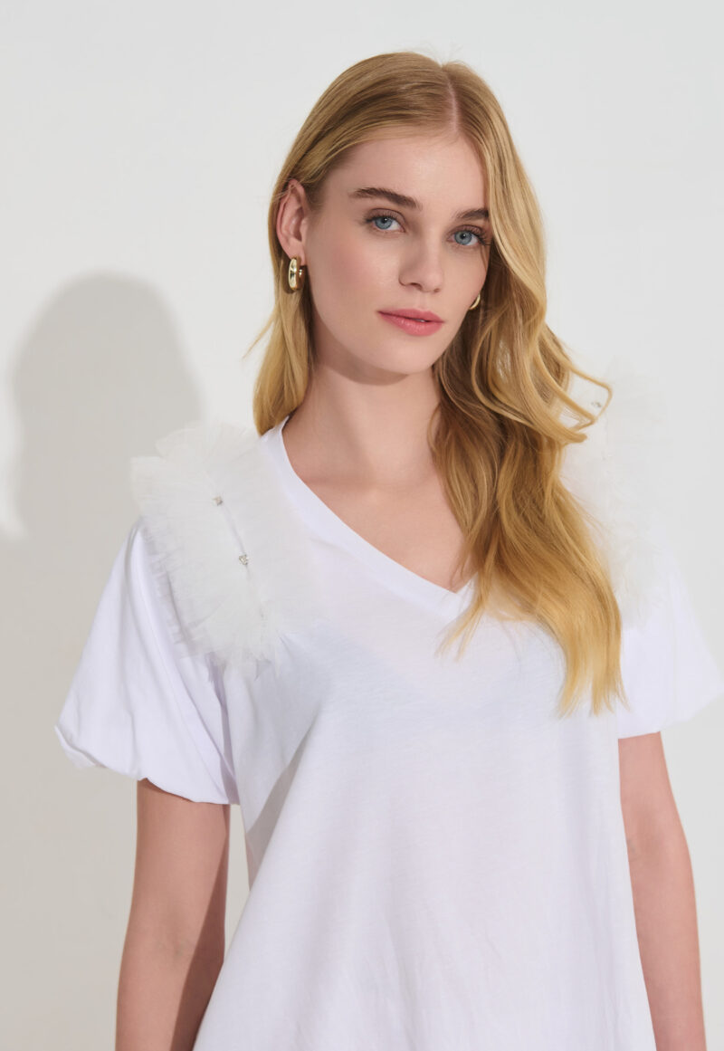 T-Shirt με Τούλι στον Ώμο και Διακριτικά Στρας