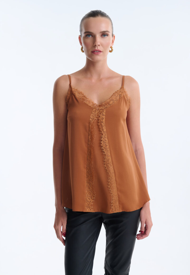 Lingerie με Δαντέλα και Λεπτές Τιράντες